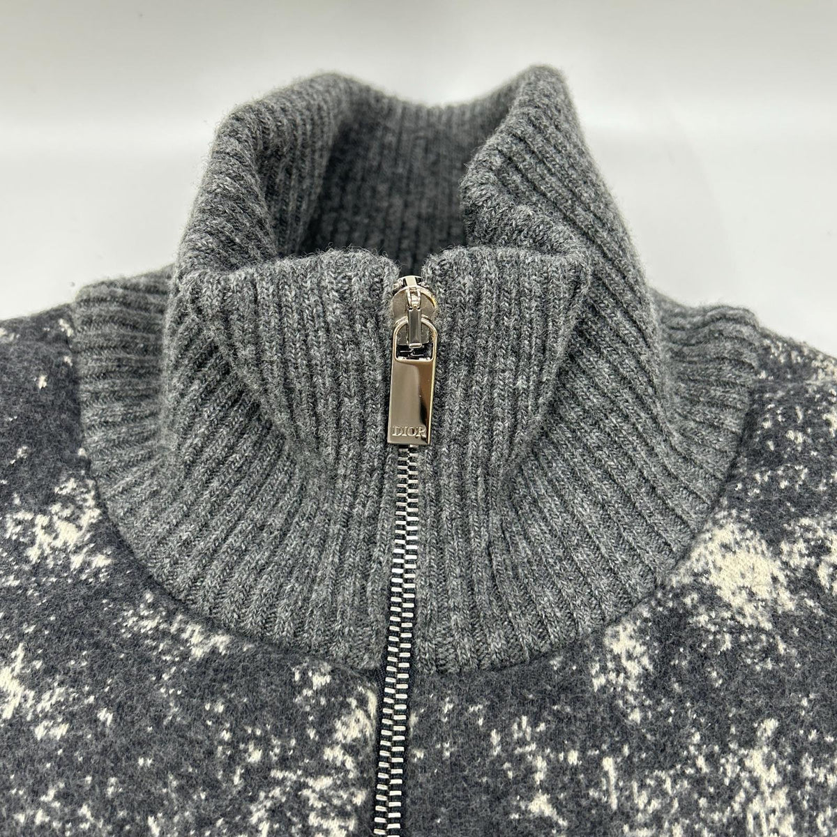 DIOR ディオール グレー アトリエロゴ 043J400A0664 ダウンベスト ベスト