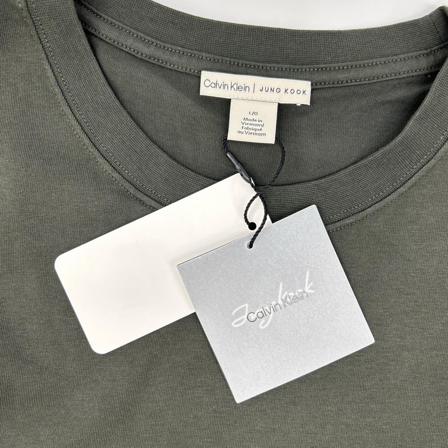 CalvinKlein カルバンクライン ×JUNG KOOK 40421MF REBEL BADGE S/S TEE Tシャツ トップス