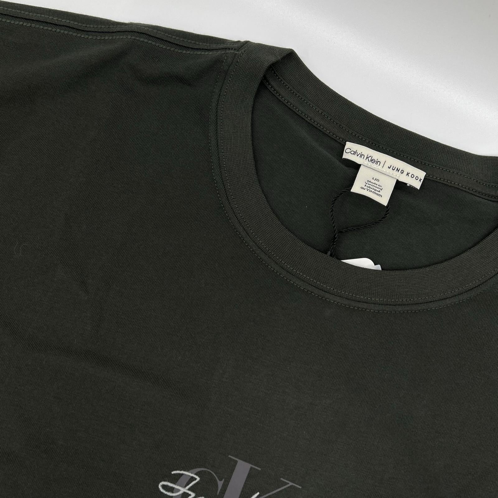 CalvinKlein カルバンクライン ×JUNG KOOK 40420MF MONOGRAM S/S TEE Tシャツ モノロゴ トップス