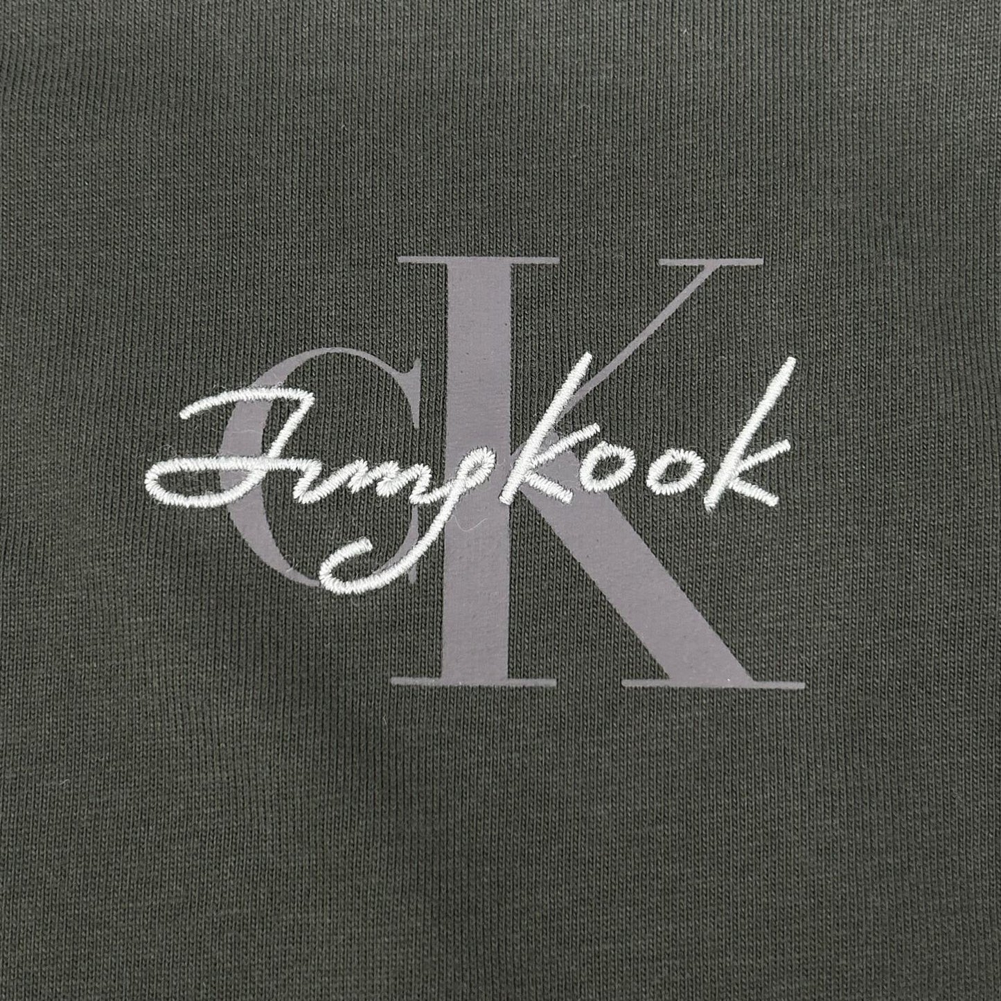 CalvinKlein カルバンクライン ×JUNG KOOK 40420MF MONOGRAM S/S TEE Tシャツ モノロゴ トップス