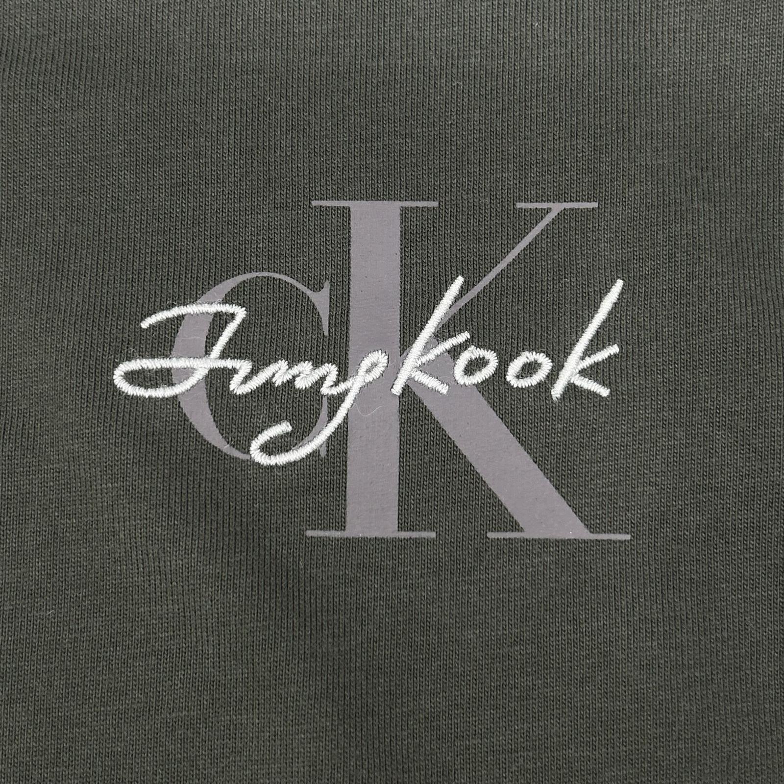CalvinKlein カルバンクライン ×JUNG KOOK 40420MF MONOGRAM S/S TEE Tシャツ モノロゴ トップス