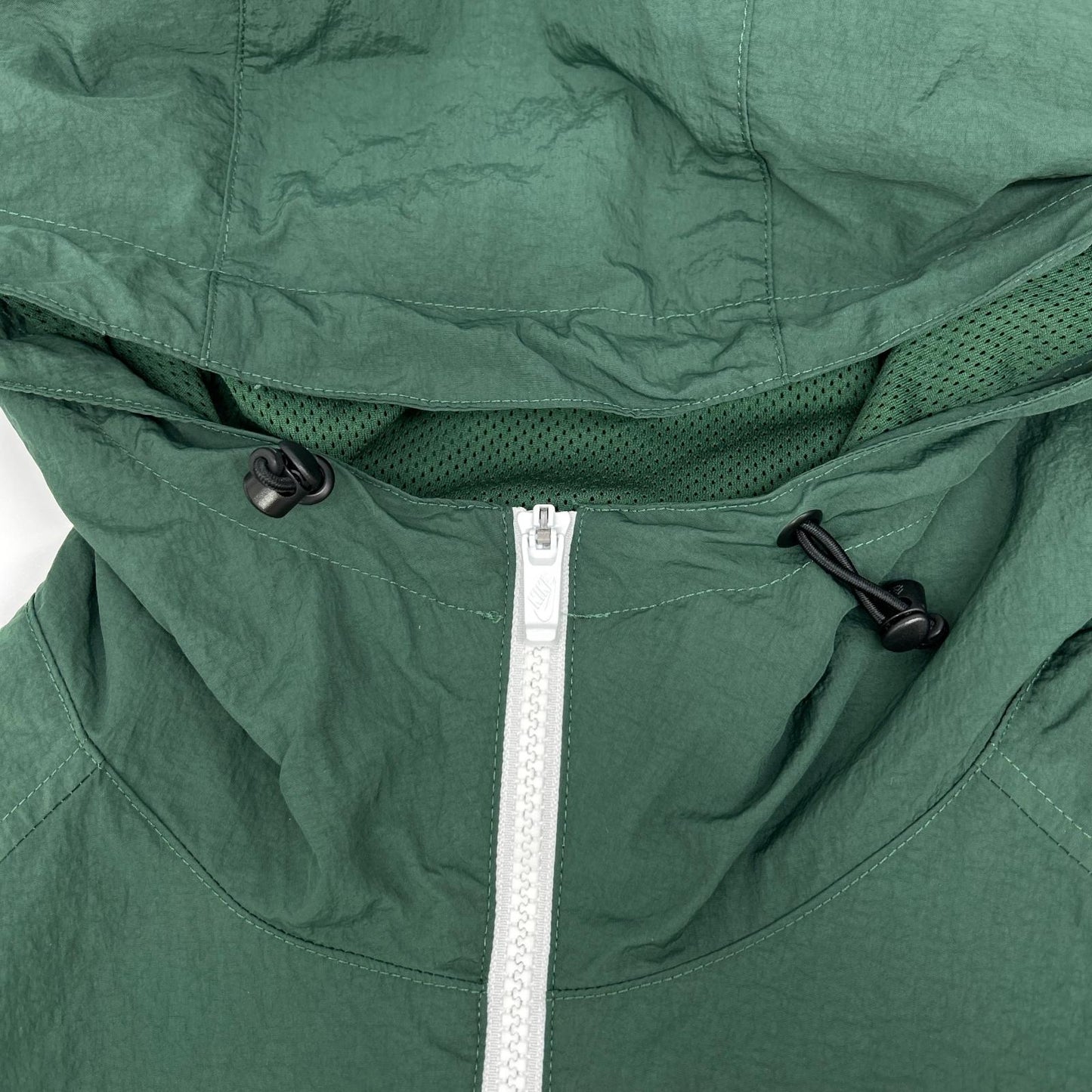 NIKE ナイキ AR2213 グリーン アノラックウインドブレーカージャケット ジャケット