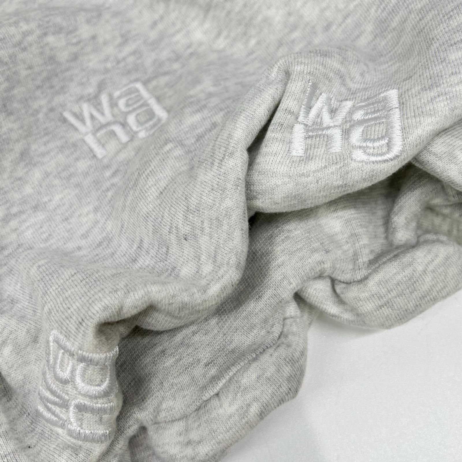 ALEXANDER WANG アレキサンダーワン グレー 総ロゴ ショート丈プルオーバートレーナ トップス