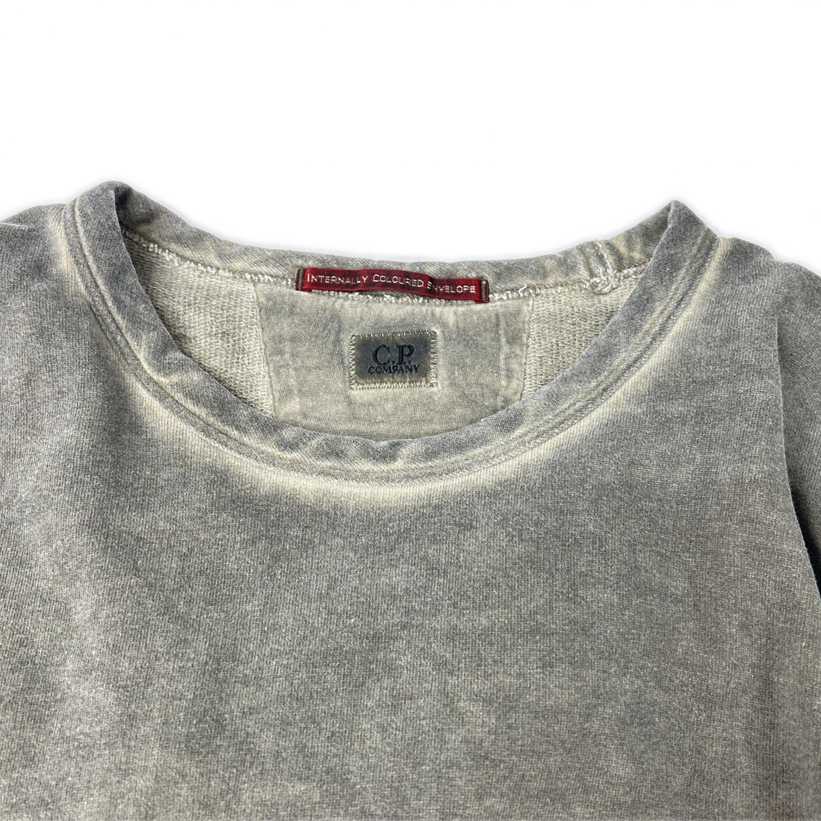 C.P.COMPANY シーピーカンパニー 10CMSS197A グレー クルーネック ICEレンズスウェットシャツ トップス