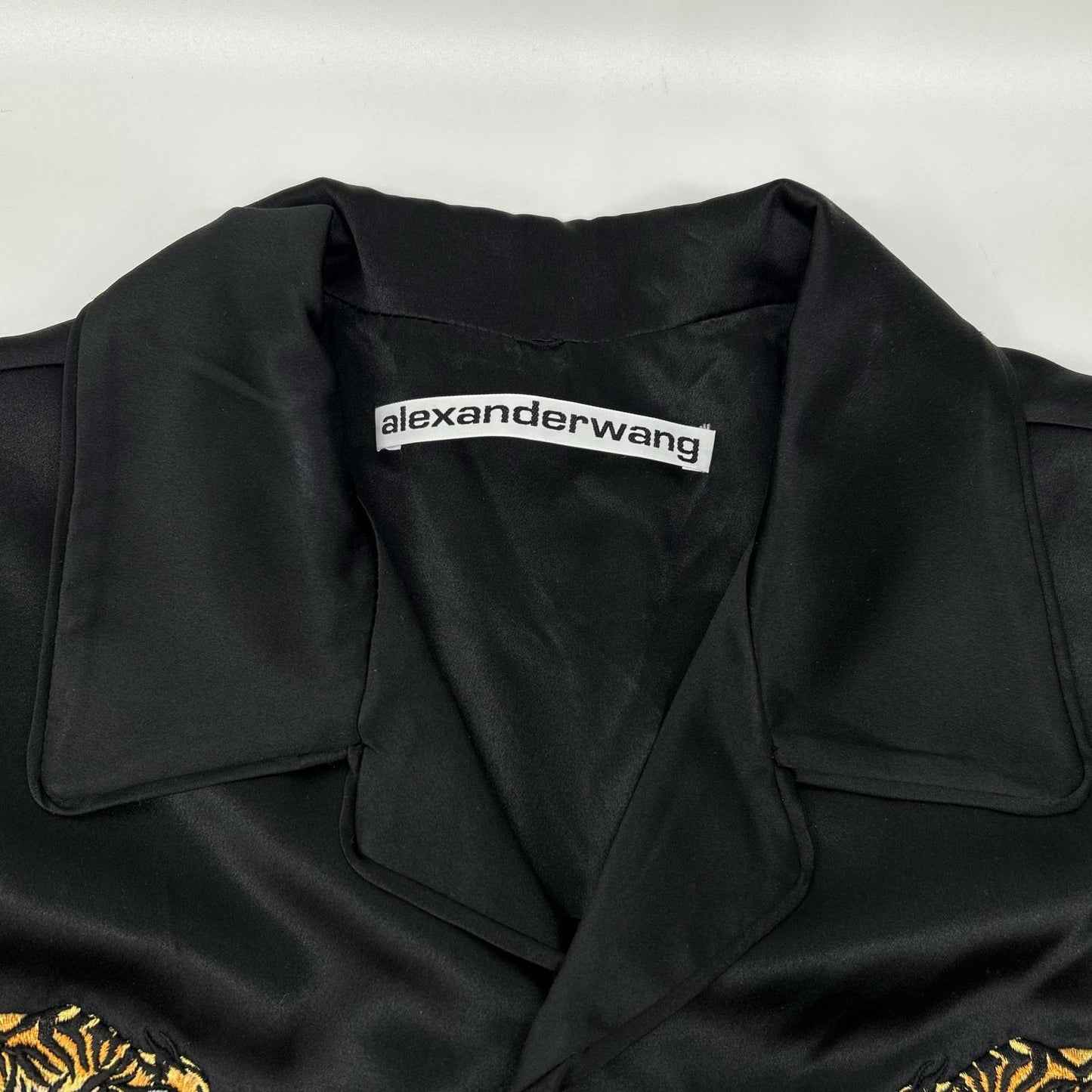 ALEXANDER WANG アレキサンダーワン ブラック シルクシャルムーズ タイガー刺繍 シャツ トップス
