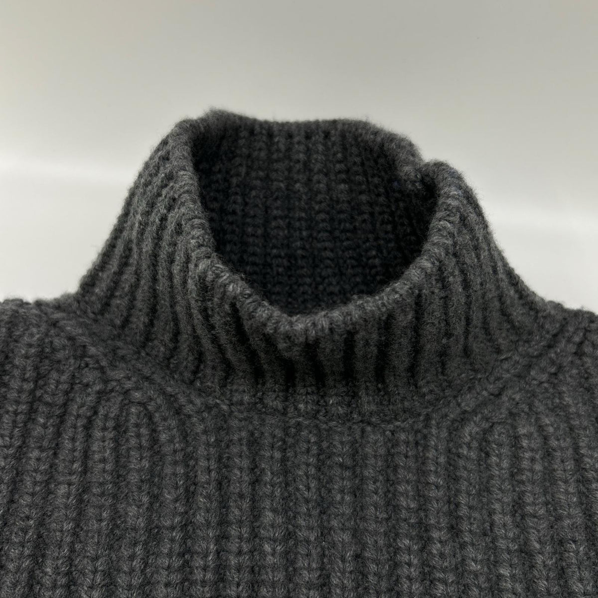 BALENCIAGA バレンシアガ 23年AW 771046 グレー ローゲージ クロップドウールニットセーター トップス