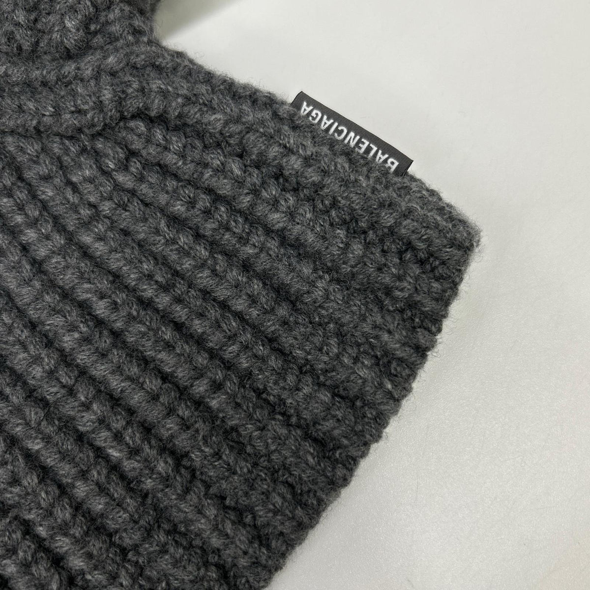 BALENCIAGA バレンシアガ 23年AW 771046 グレー ローゲージ クロップドウールニットセーター トップス