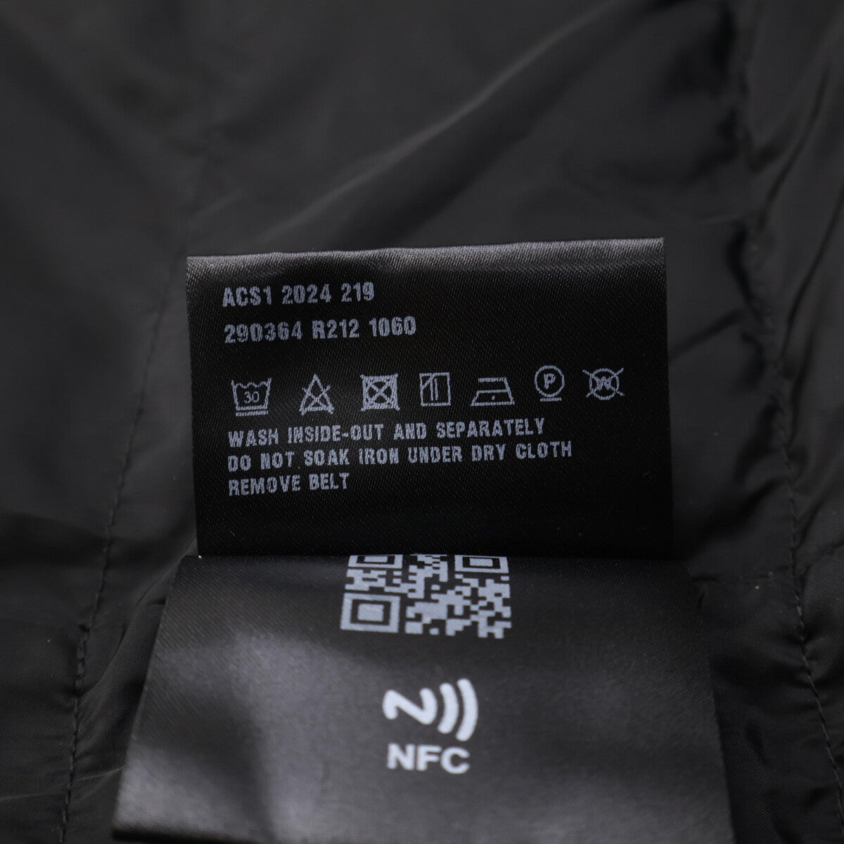 PRADA プラダ 【美品/国内正規/24年製】29O364 トライアングルロゴプレート ベルト付 フーディダウン コート