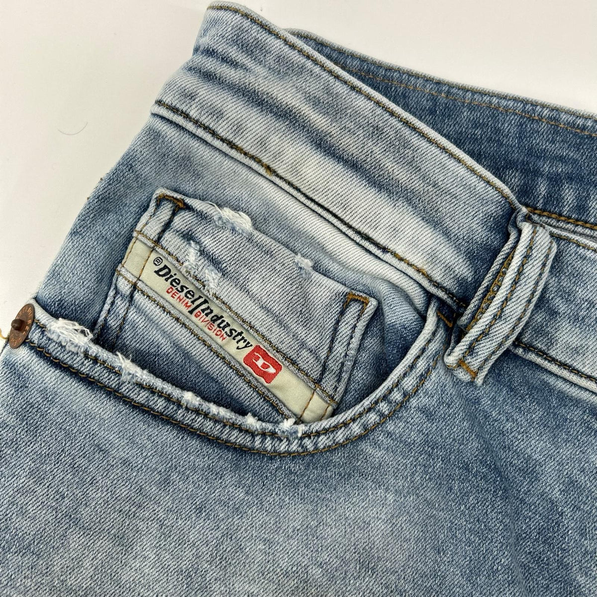 DIESEL ディーゼル ライトインディゴ D-STRUKT JOGG ジップフライ スキニーデニムパンツ ボトムス