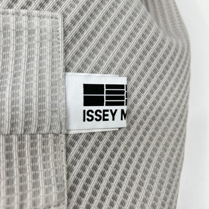 ISSEY MIYAKE イッセイミヤケ 132 5. IL83FJ511 グレー デザイン ジップ トップス トップス