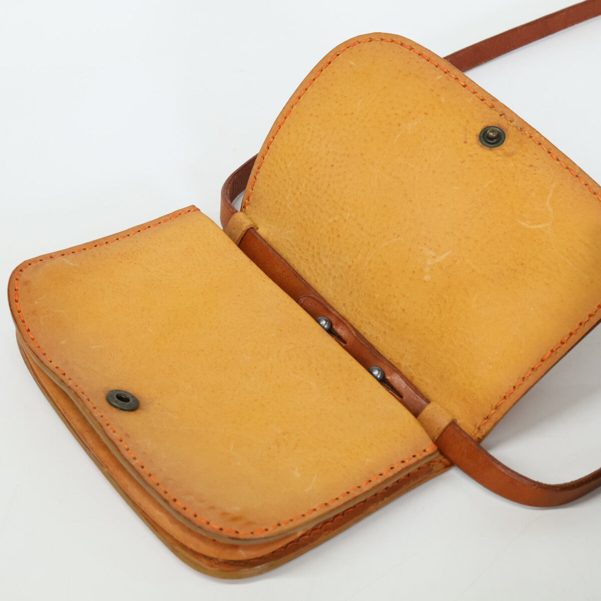 HENRY CUIR アンリークイール 犬刺繍 レザー フラップ ポシェット ショルダーバッグ