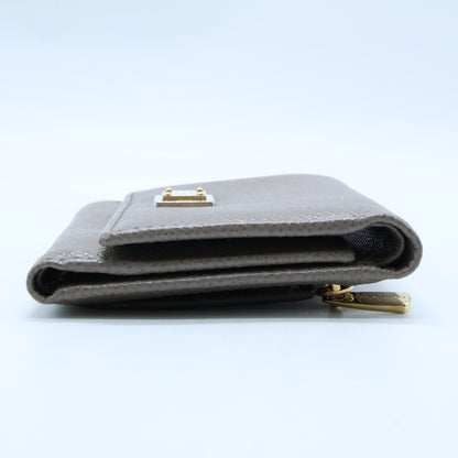 DOLCE&GABBANA ドルチェアンドガッバーナ 【美品】BI0770 ロゴプレート 型押しレザー 三つ折り財布 三つ折り財布（小銭入れあり）