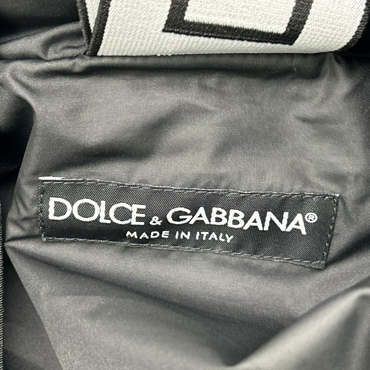 DOLCE&GABBANA ドルチェアンドガッバーナ F9O01T ブラック ナイロンコーティング加工 袖エンブレム ダウンジャケット ジャケット