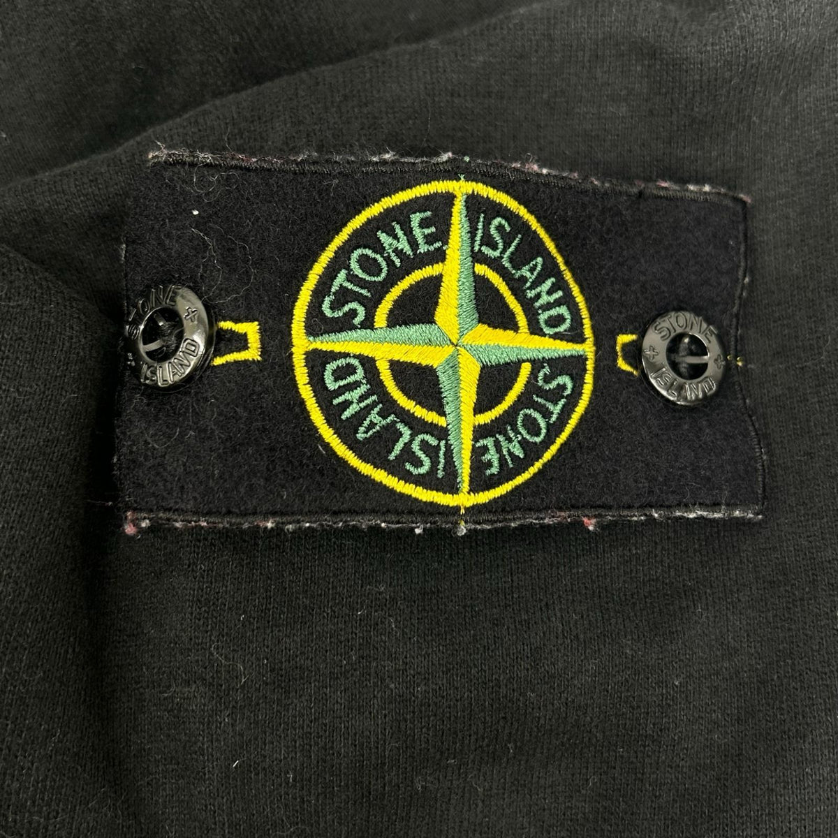 STONE ISLAND ストーンアイランド 24AW 811563420 ブラック Half Zip Sweatshirt ワッペンロゴ付き ハーフジップ スウェット トップス