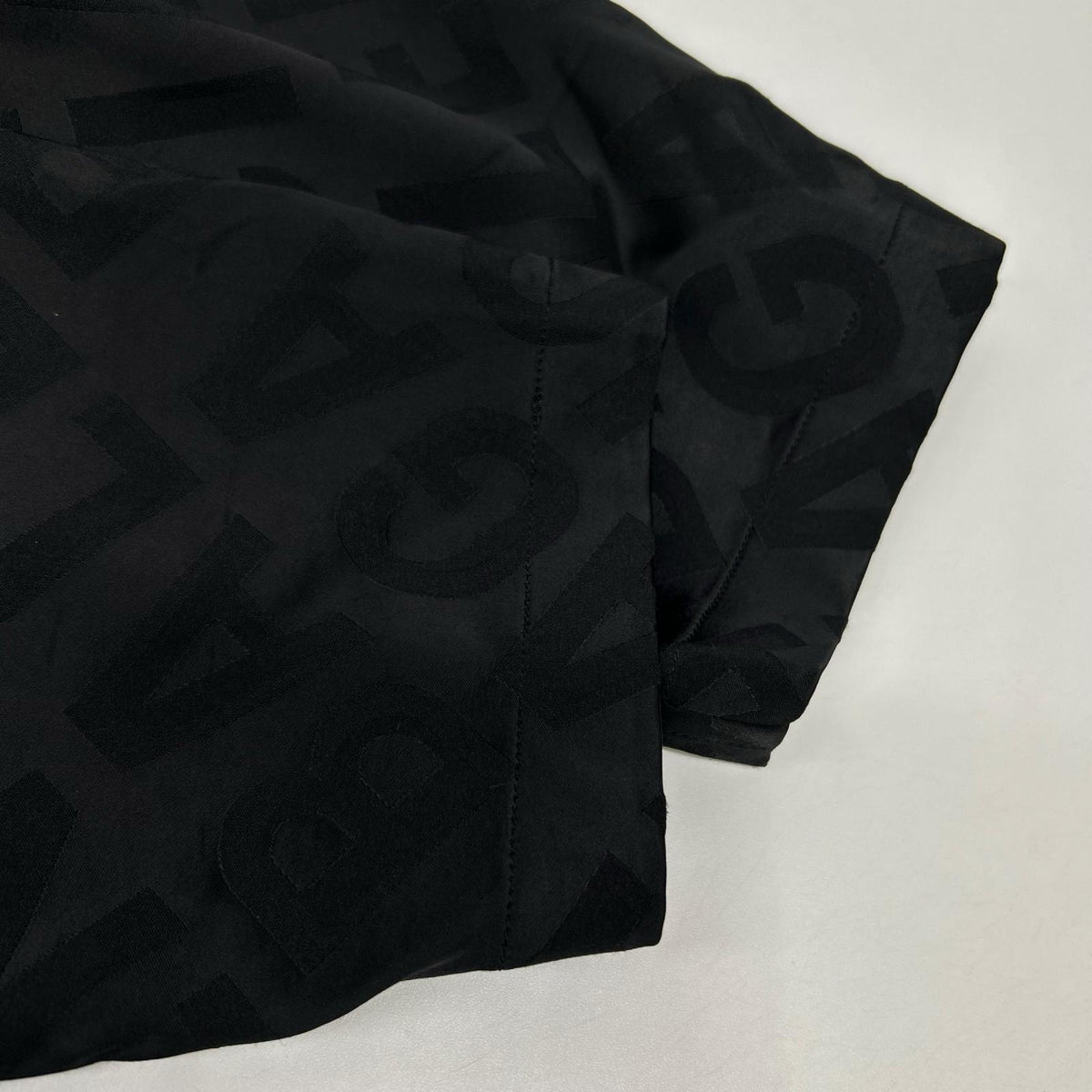 BALENCIAGA バレンシアガ 【HOMEWEAR】22年 681812 ブラック 長袖 総柄シャツ トップス