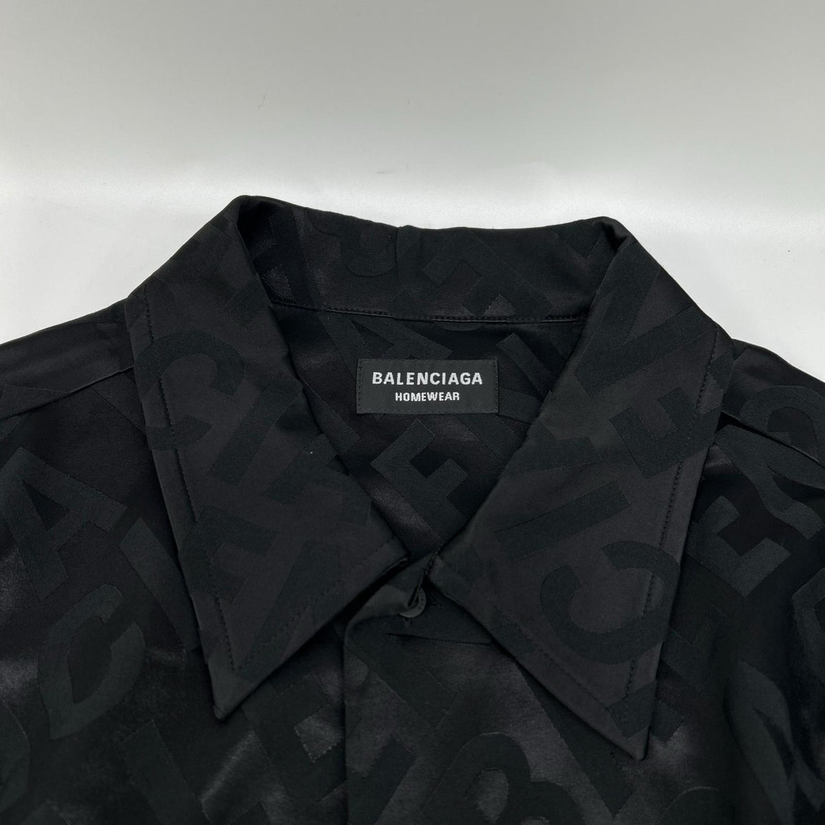 BALENCIAGA バレンシアガ 【HOMEWEAR】22年 681812 ブラック 長袖 総柄シャツ トップス