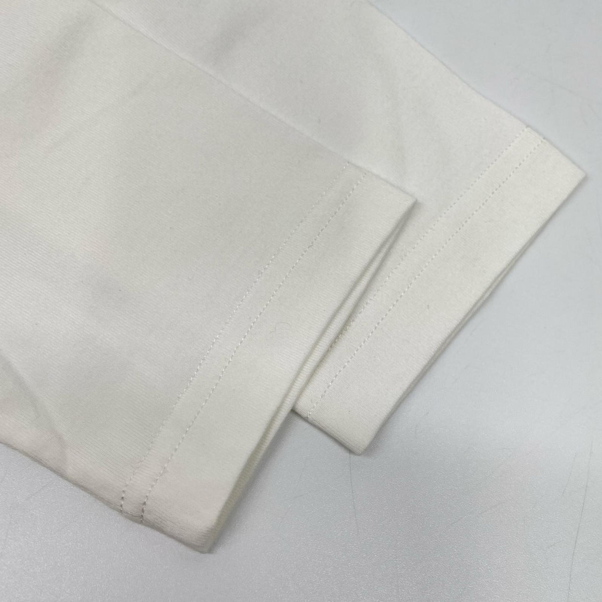 LOUIS VUITTON ルイヴィトン 25SS RM251Q NPG HSY43W エンボス LV ロゴ ロングスリーブ Tシャツ トップス