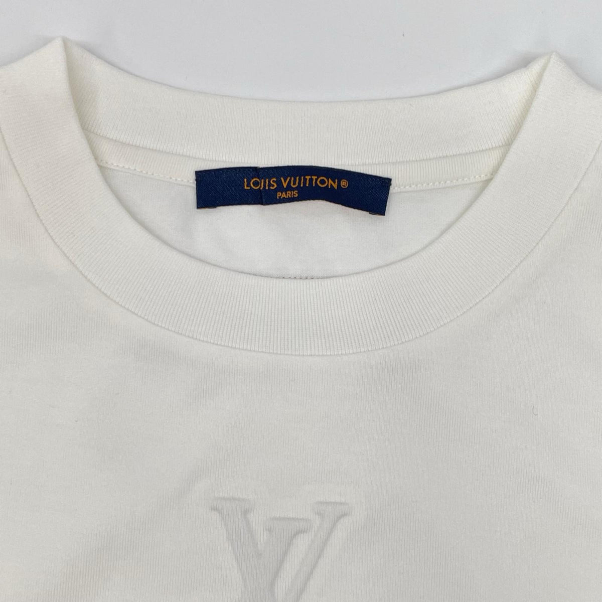 LOUIS VUITTON ルイヴィトン 25SS RM251Q NPG HSY43W エンボス LV ロゴ ロングスリーブ Tシャツ トップス