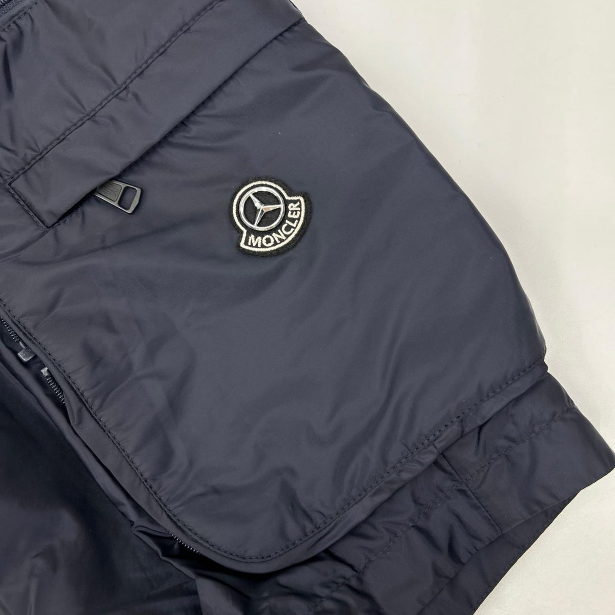 MONCLER モンクレール 【×MERCEDES-BENZ BY NIGO】 24年製 ネイビー ナイロン BERMUDA/バミューダ ショートパンツ ボトムス