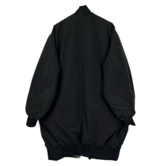 S'YTE サイト 【×TAION】UB-Y04-921 ブラック×オリーブグリーン DAHLIA CAMOUFLAGE QUILTED DOWN REVERSIBLE LONG MA-1 リバーシブル ブル ジャケット