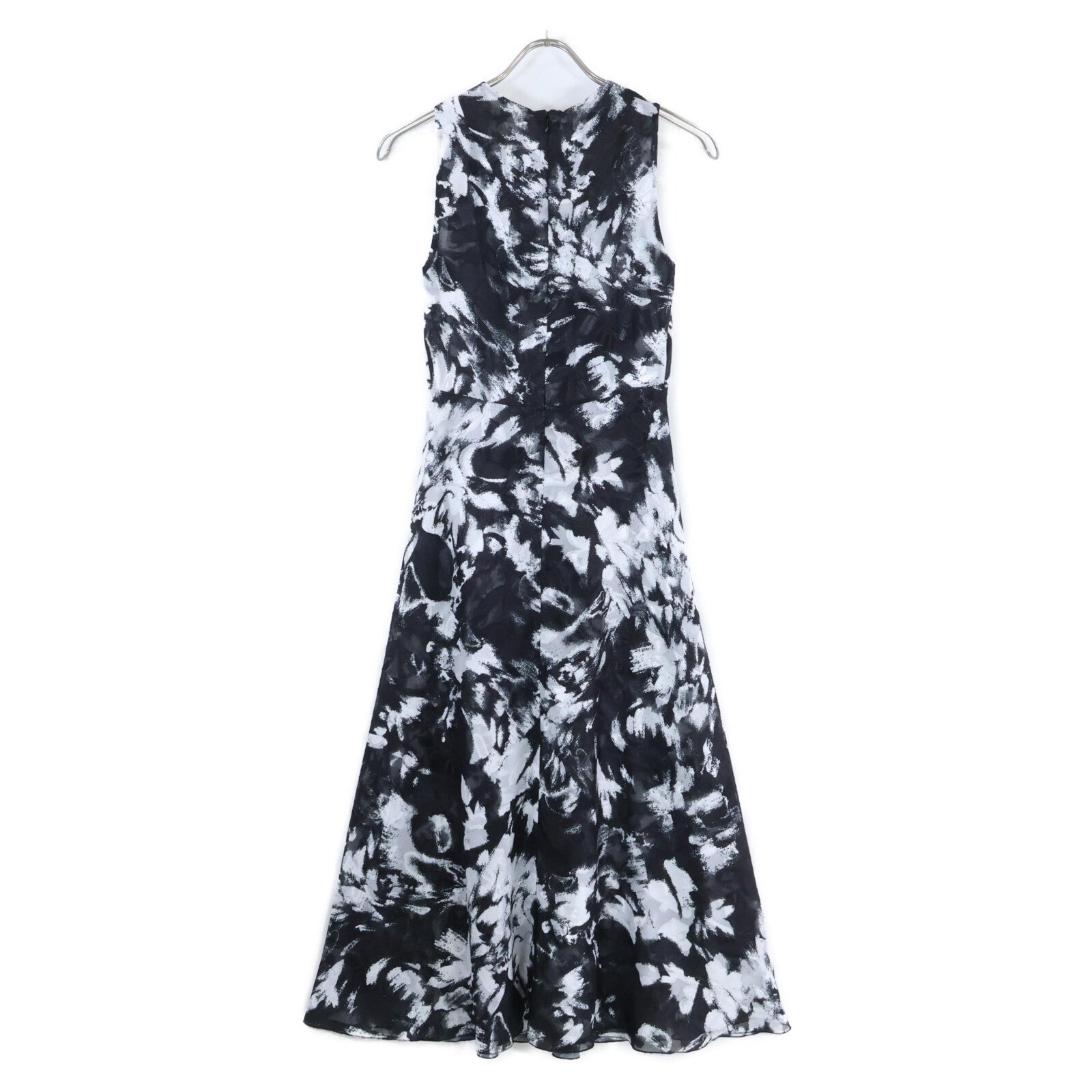 ERMANNO SCERVINO 艾尔曼诺·谢尔维诺 ES9861162 黑白蕾丝花卉无袖连衣裙