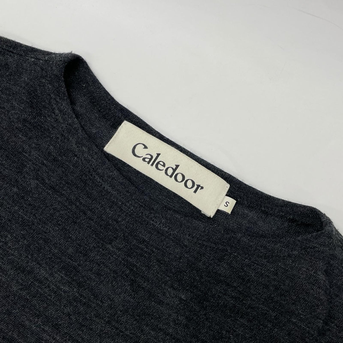 Caledoor カレドアー チャコール Merino Wool T-Shirt トップス