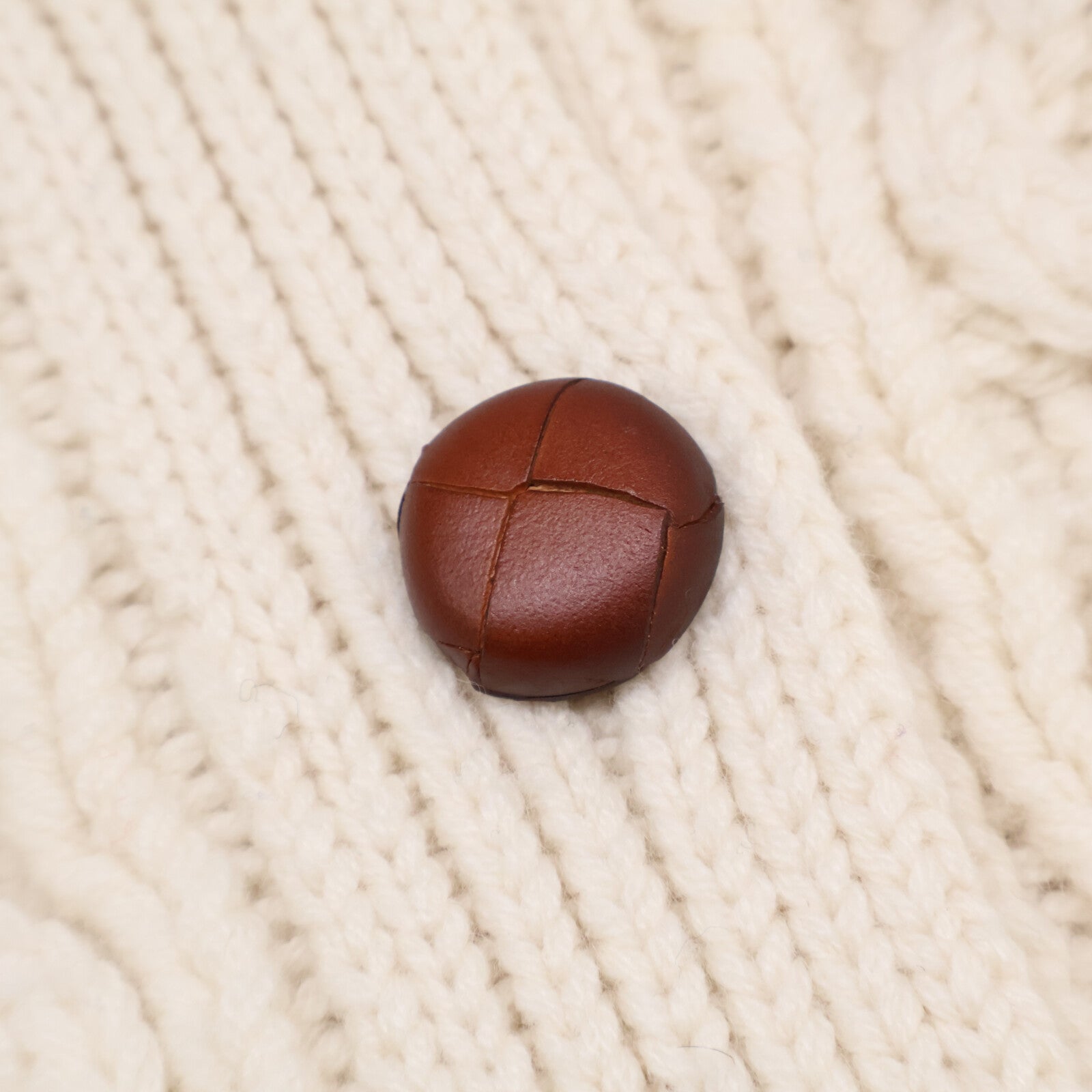 CELINE 思琳 【美品/国内正品】2A551374D 核桃扣 羊毛羊绒混纺绞花针织开衫/上衣