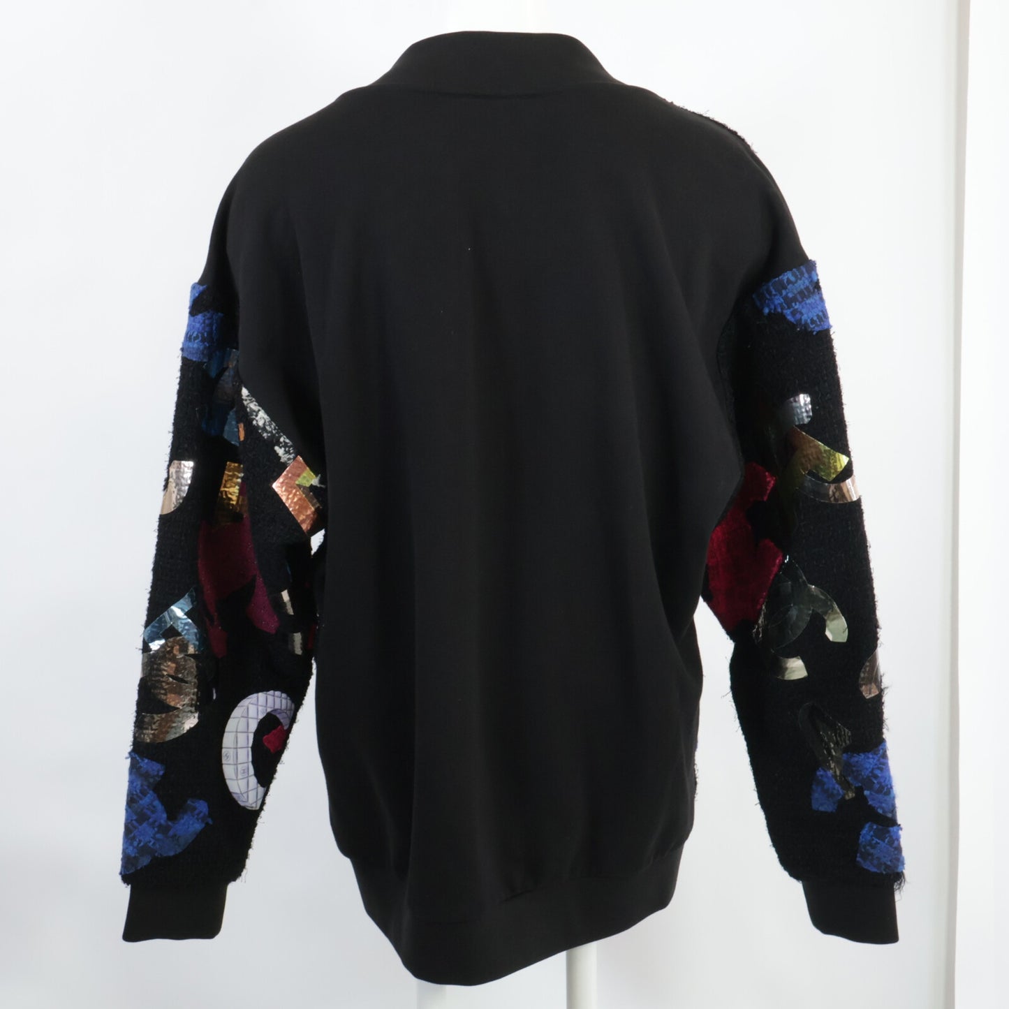 CHANEL Beautiful P72995K10507 22AW Coco Mark Multi-Patch Tweed Switching Sweat Cardigan Top