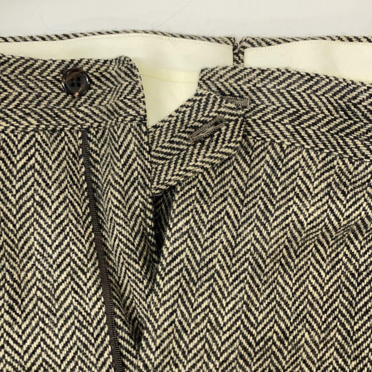 Excellent condition, herringbone pattern pants, bottoms, no size listed, men's
