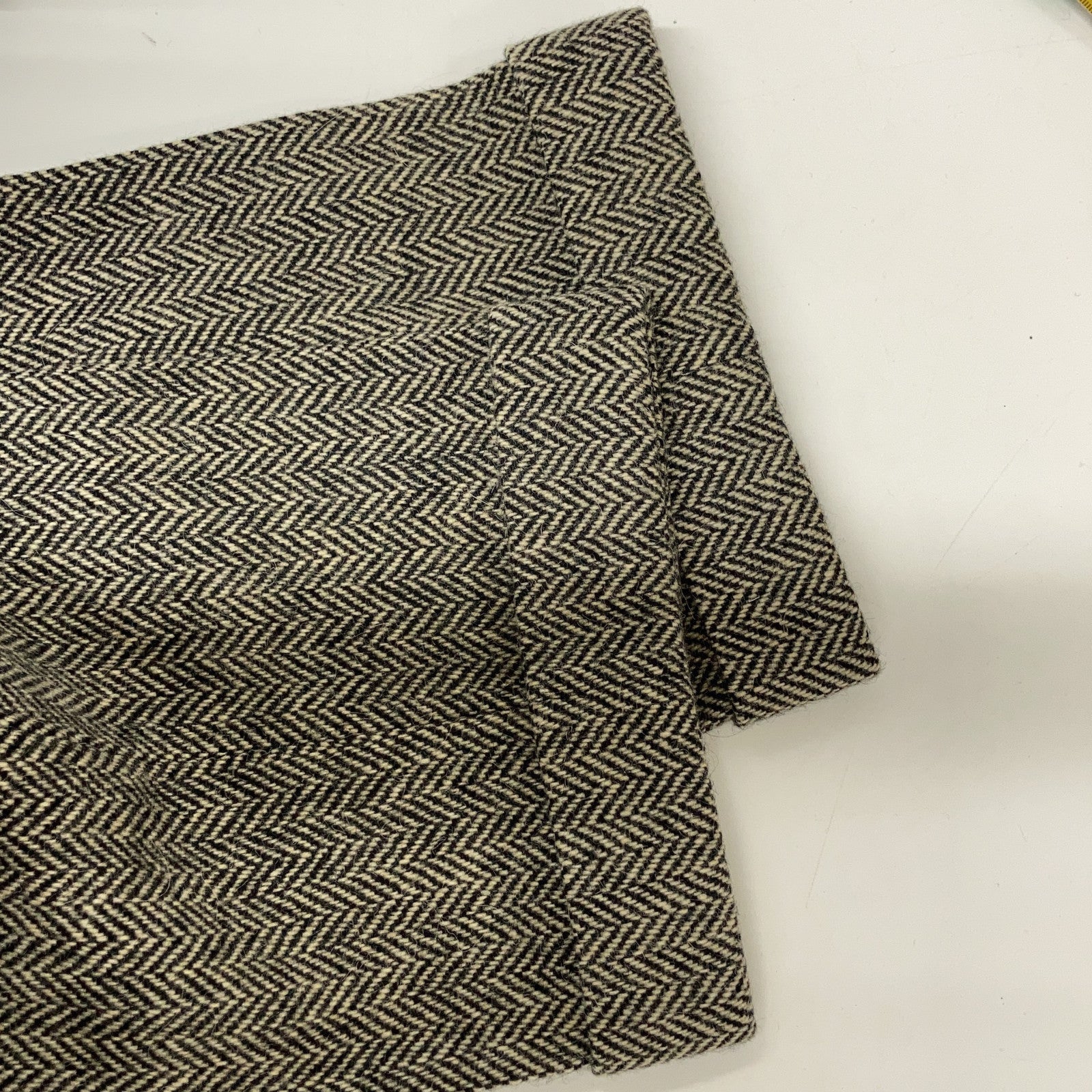 Excellent condition, herringbone pattern pants, bottoms, no size listed, men's