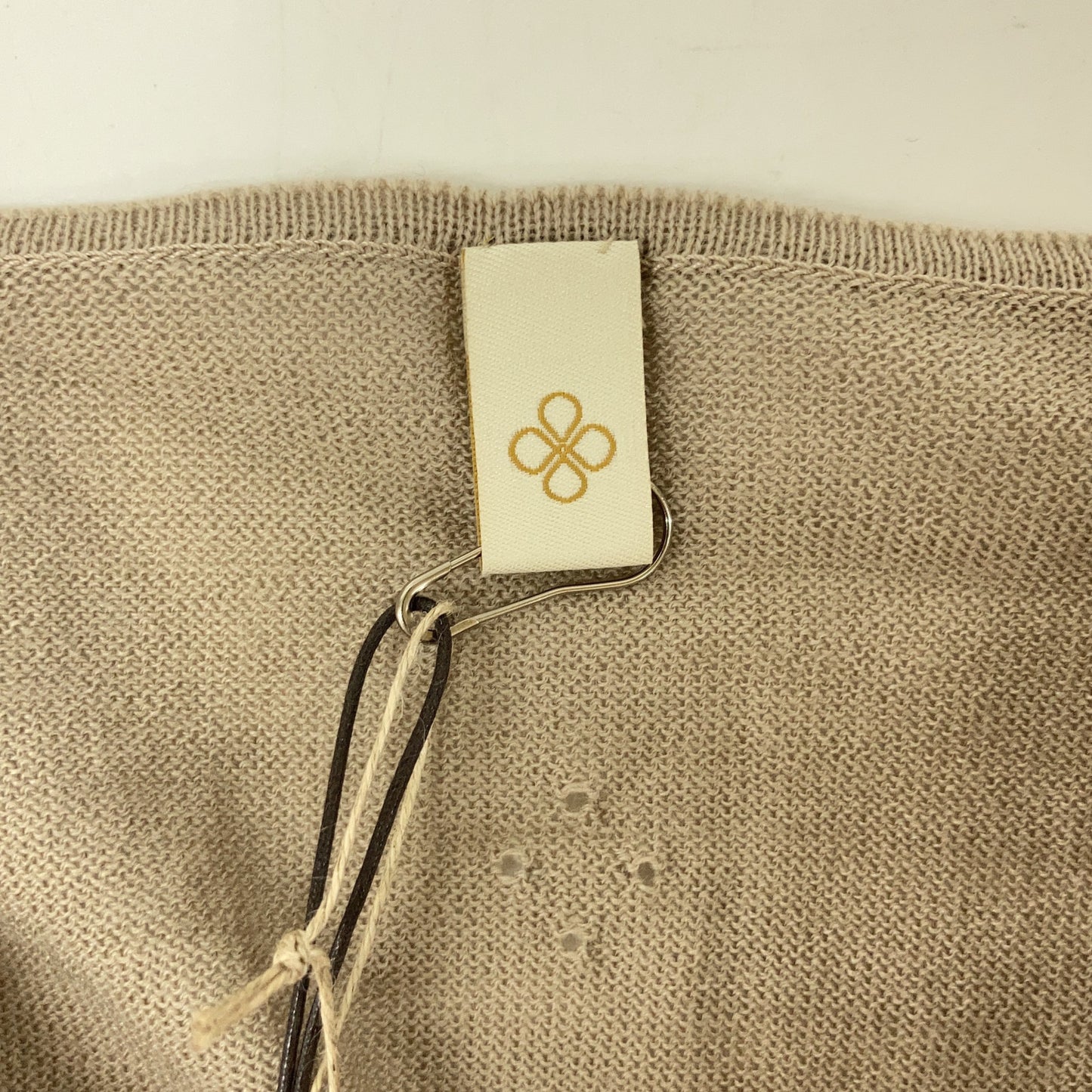 Ito-i KIKU 09IT-WC0001 Beige Wool-Cashmere V-Neck Knit Top 1 Ladies