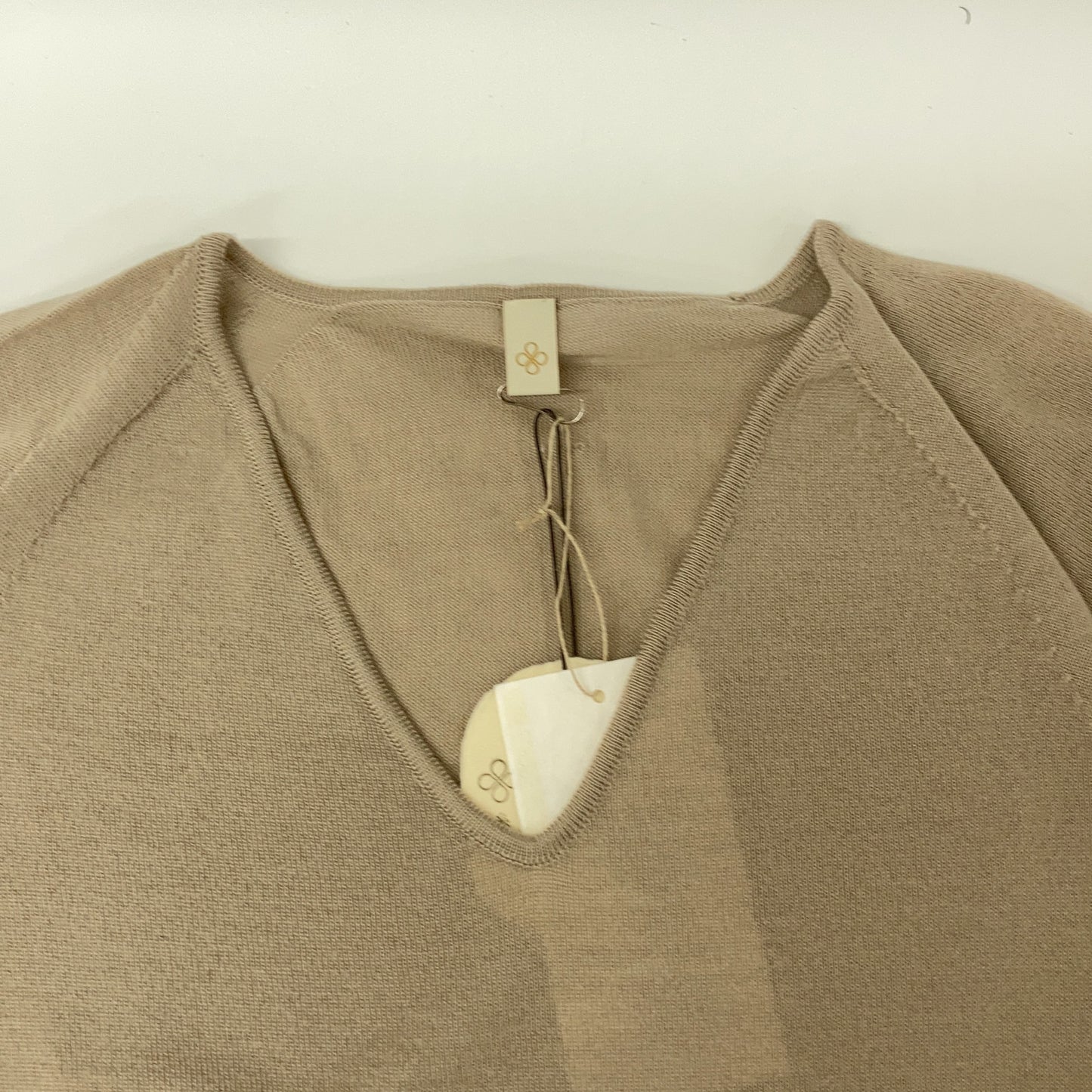 Ito-i KIKU 09IT-WC0001 Beige Wool-Cashmere V-Neck Knit Top 1 Ladies