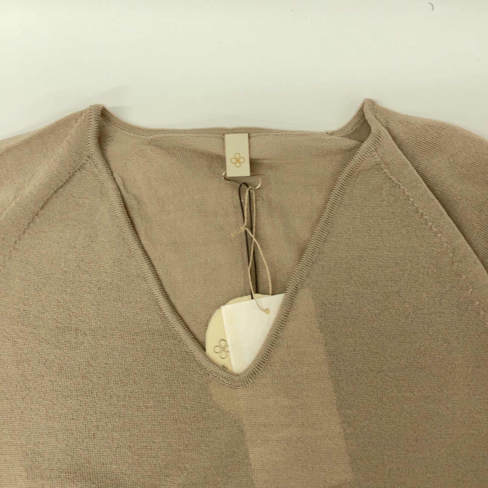 Ito-i KIKU 09IT-WC0001 Beige Wool-Cashmere V-Neck Knit Top 1 Ladies