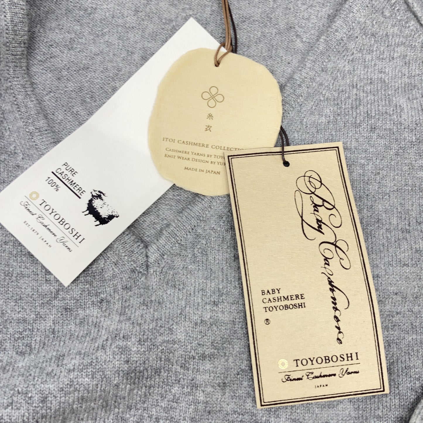 TOYOBOSHI TOYOBOSHI Gray ASAYO 14ITBC0001 Baby Cashmere V-neck Sweater Top