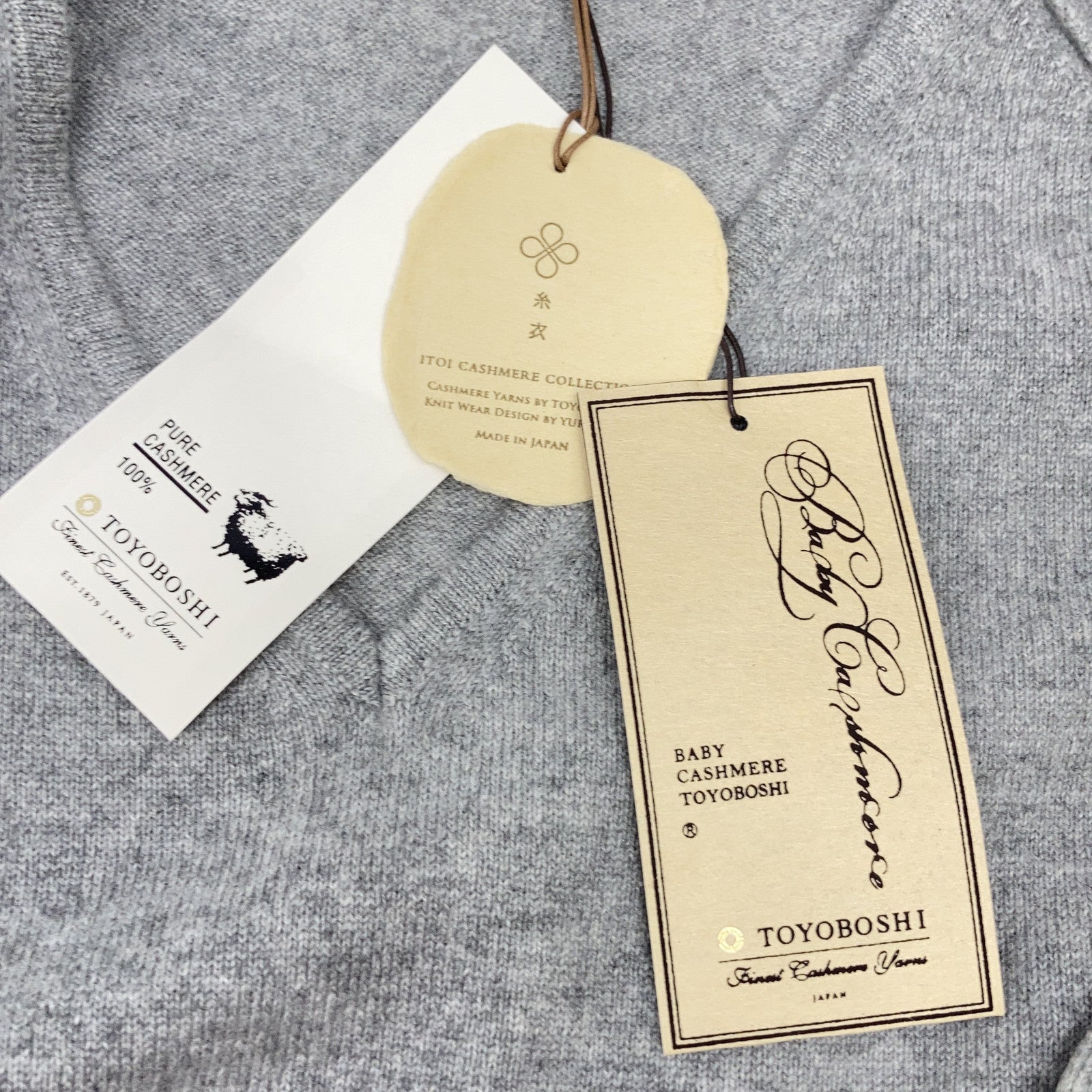 TOYOBOSHI TOYOBOSHI Gray ASAYO 14ITBC0001 Baby Cashmere V-neck Sweater Top