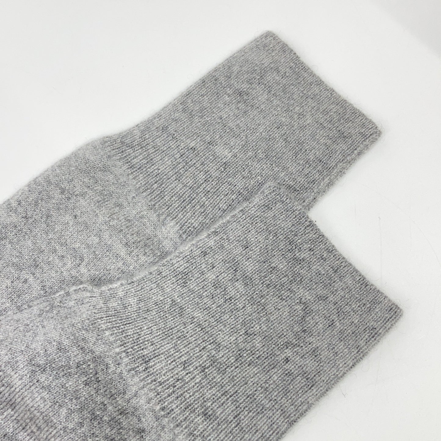 TOYOBOSHI TOYOBOSHI Gray ASAYO 14ITBC0001 Baby Cashmere V-neck Sweater Top