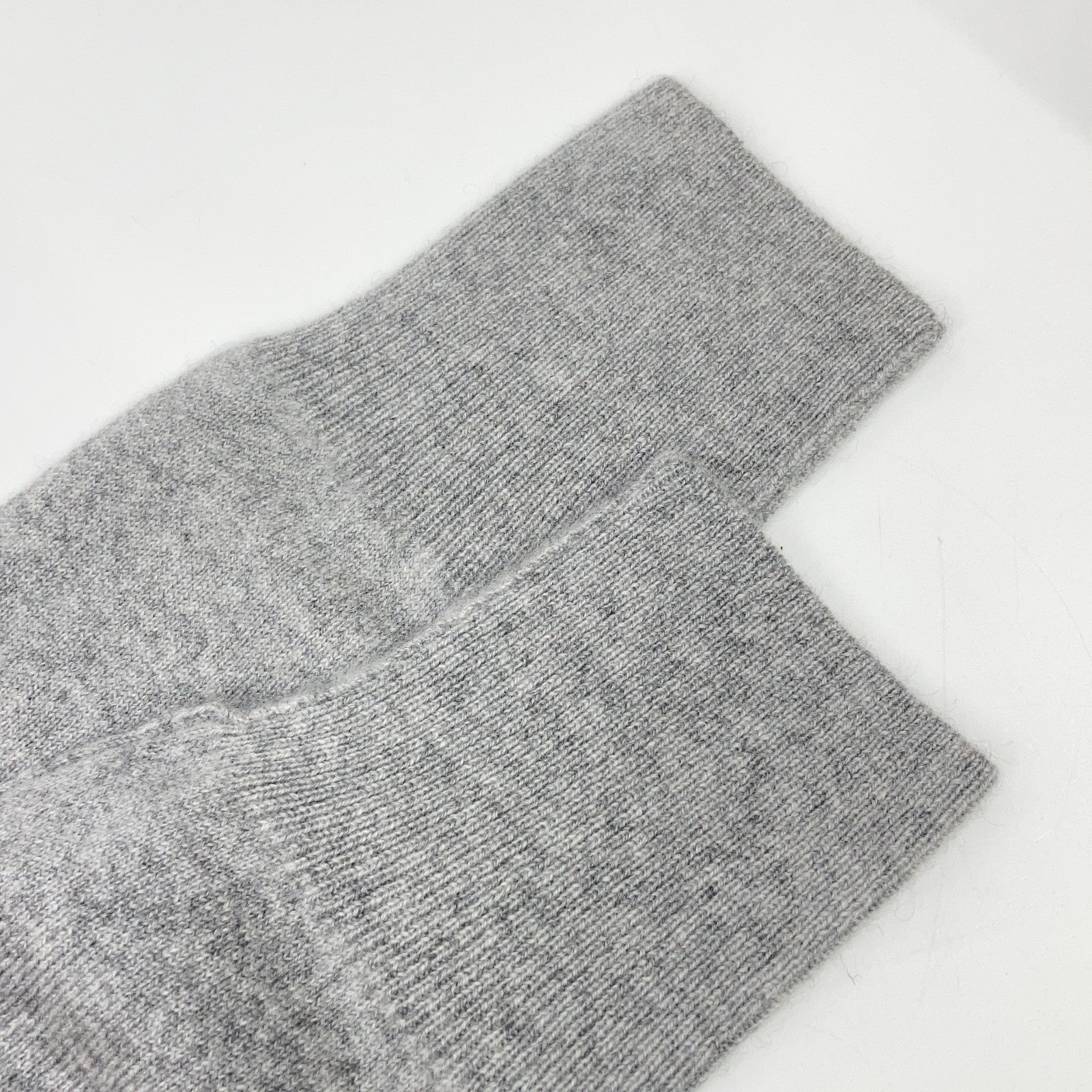 TOYOBOSHI TOYOBOSHI Gray ASAYO 14ITBC0001 Baby Cashmere V-neck Sweater Top