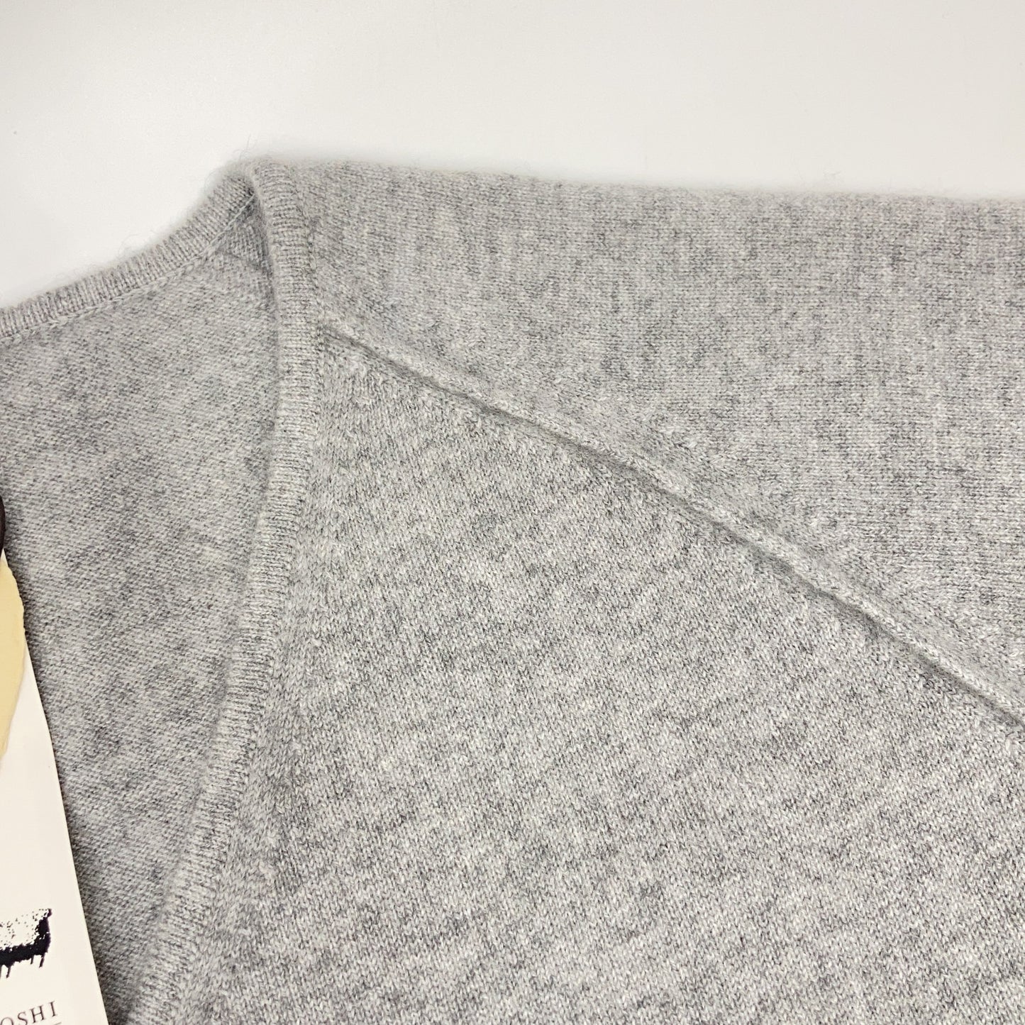 TOYOBOSHI TOYOBOSHI Gray ASAYO 14ITBC0001 Baby Cashmere V-neck Sweater Top
