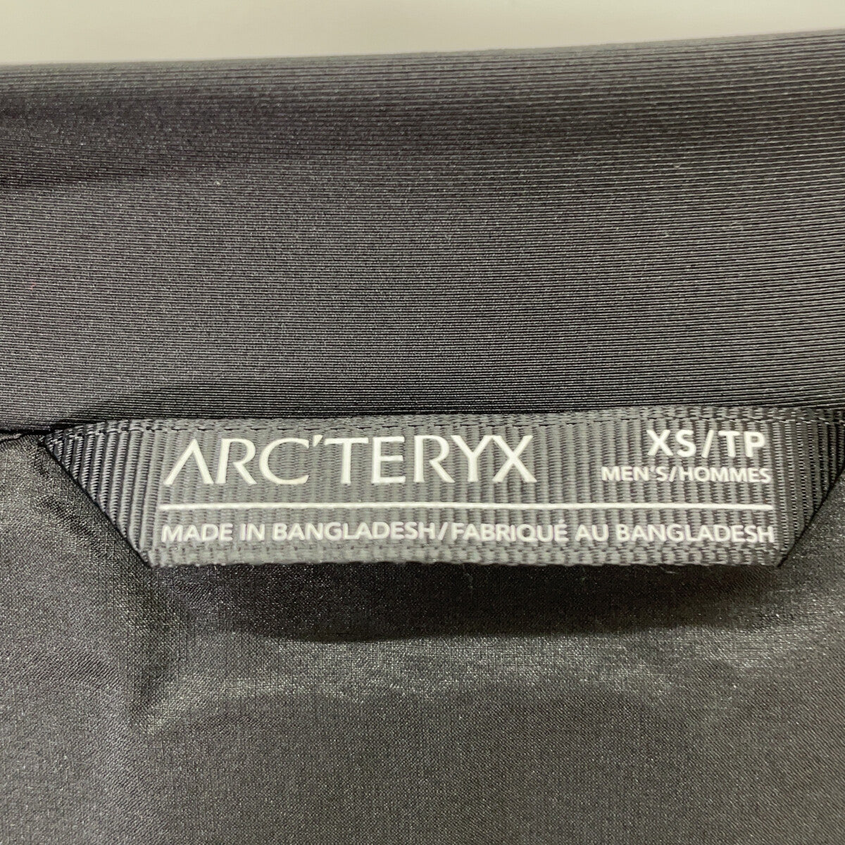 ARC'TERYX 始祖鸟 23年 X000007302 黑色 ATOM HEAVY WEIGHT HOODY 夹克 XS