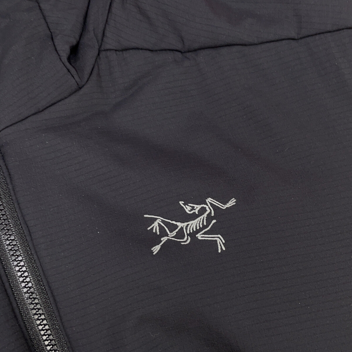 ARC'TERYX 始祖鸟 23年 X000007302 黑色 ATOM HEAVY WEIGHT HOODY 夹克 XS