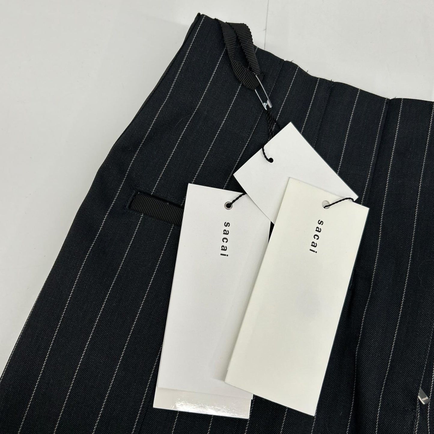sacai サカイ 23-06535 ブラック プリーツ ストライプスカート スカート