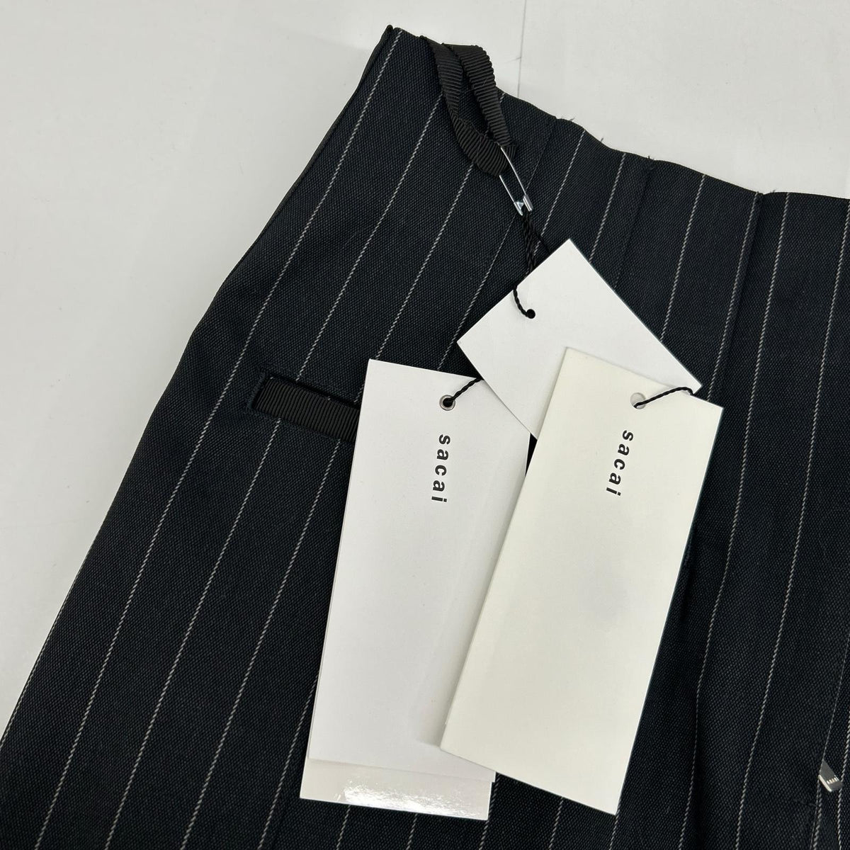 sacai サカイ 23-06535 ブラック プリーツ ストライプスカート スカート