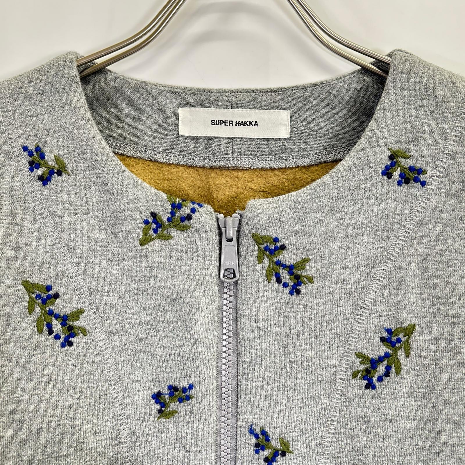 SUPER HAKKA スーパーハッカ グレー 花刺繍 スウェット地 ノーカラー ZIP ブルゾン ジャケット ジャケット