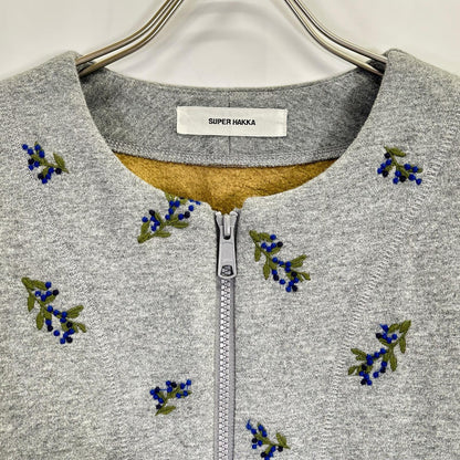 SUPER HAKKA スーパーハッカ グレー 花刺繍 スウェット地 ノーカラー ZIP ブルゾン ジャケット ジャケット