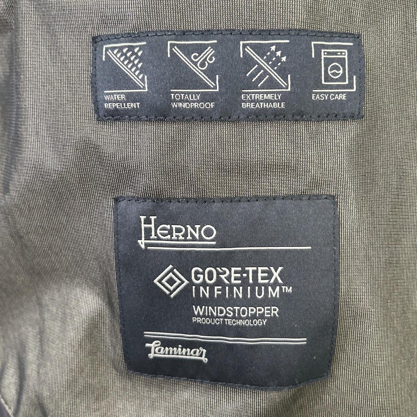 HERNO 赫尔诺 PI123UL 海军蓝 LAMINAR 双层GORE-TEX WINDSTOPPER 连帽夹克 46