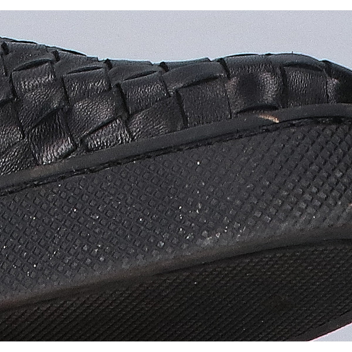 BOTTEGA VENETA ボッテガヴェネタ ブラック レザー イントレチャート スリッポン シューズ