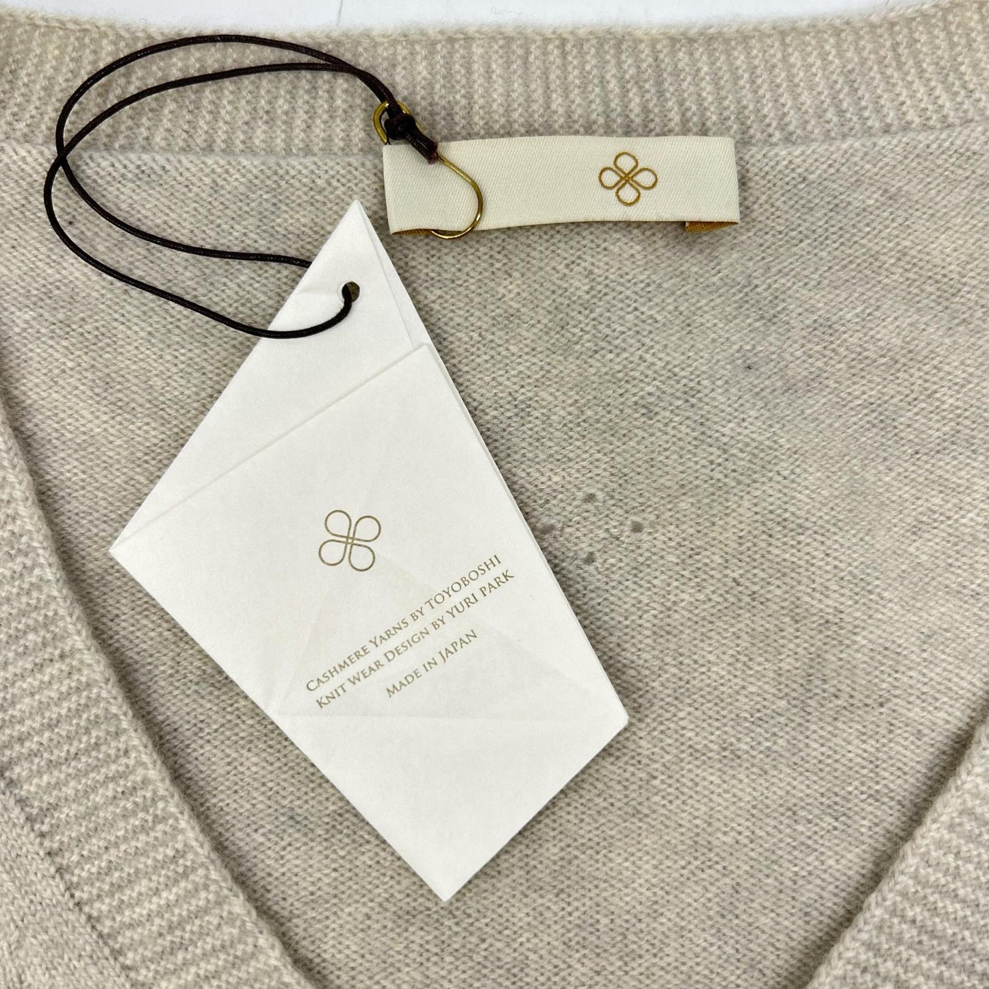 TOYOBOSHI Toyobo KITOI KARIBA 10IT-PC2501 Gray 100% Cashmere V-Neck Sweater Top