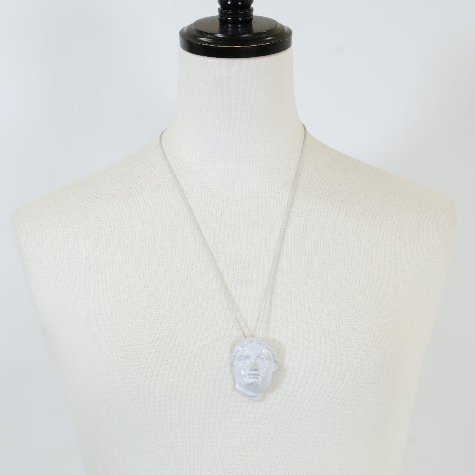 [Excellent Condition] PENBGN1 Baigneuse Face Top Cord Necklace for Women