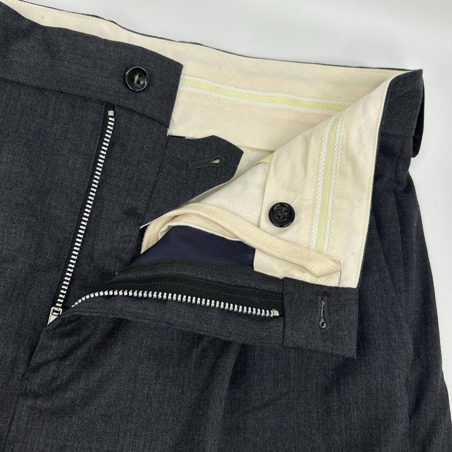HOLIDAY ホリデー 22202903 チャコール WOOL DRAWSTRINGS SLACKS ボトムス