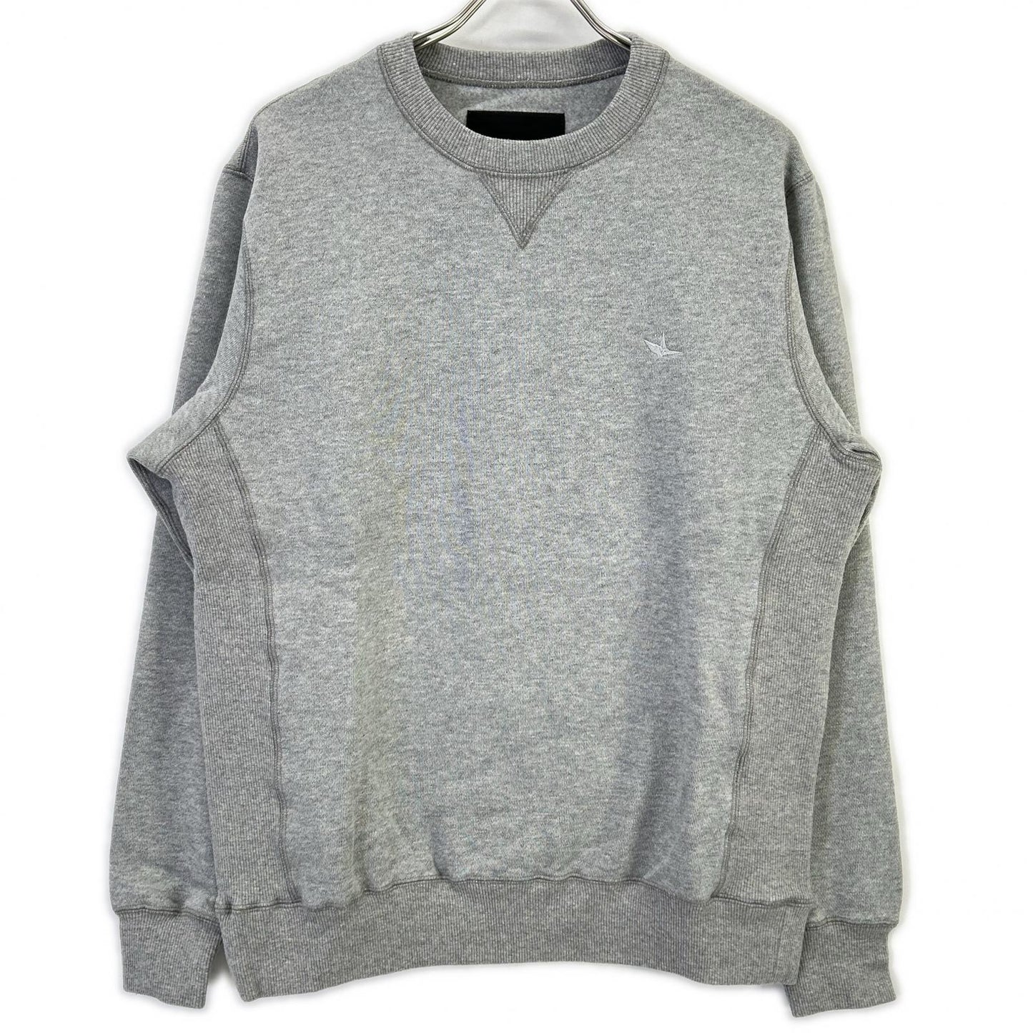 1piu1uguale3 ウノピゥウノウグァーレトレ MRB660 グレー SIC CREW SWEAT トップス